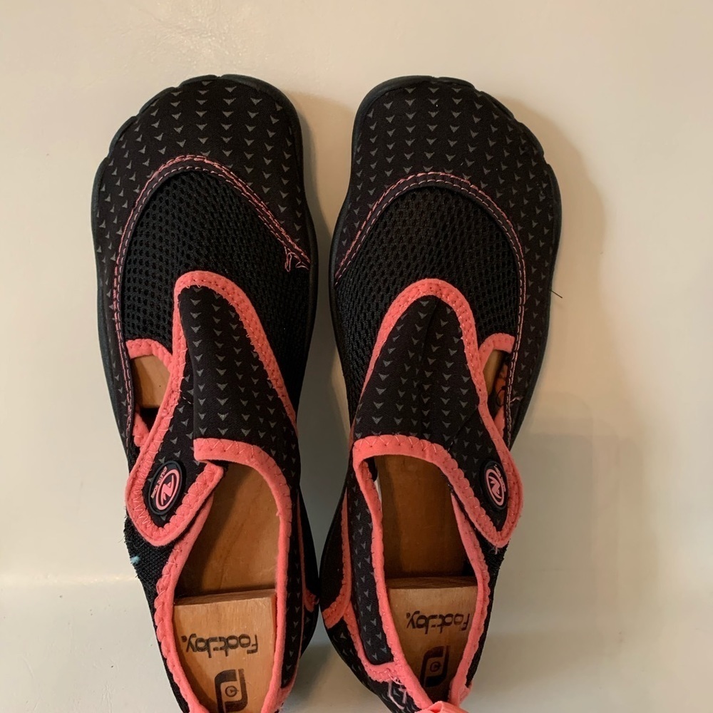 Shoes - Picture 2 of 10